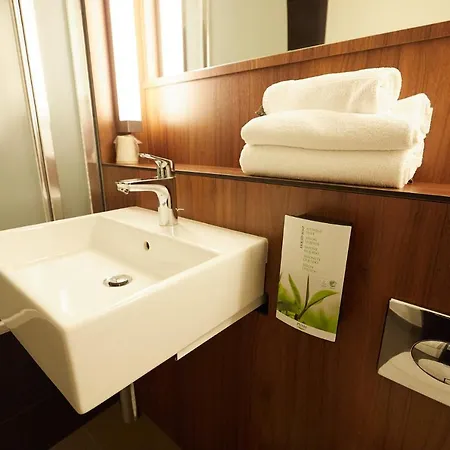 Campanile Est-bizanos 3* Pau