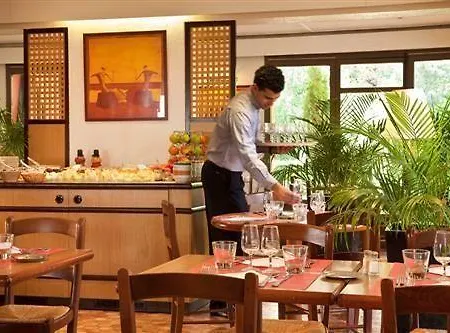 Hotel Campanile Est-bizanos 3*