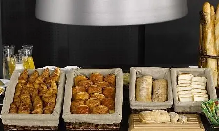 Hotel Campanile Est-bizanos 3*