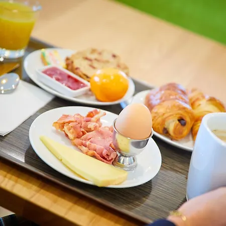 Campanile Est-bizanos Hotel 3*