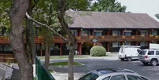 Hotel Campanile Est-bizanos 3*