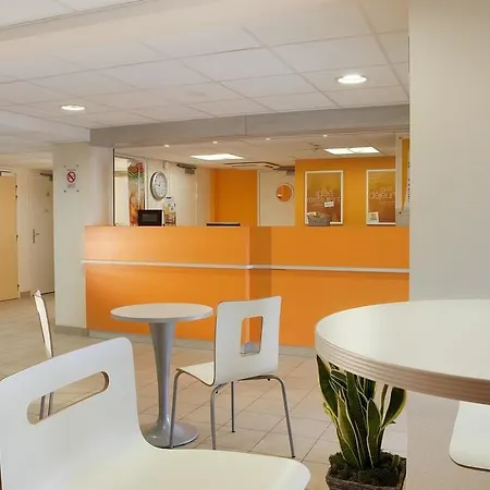 Hotel Campanile Est-bizanos 3*