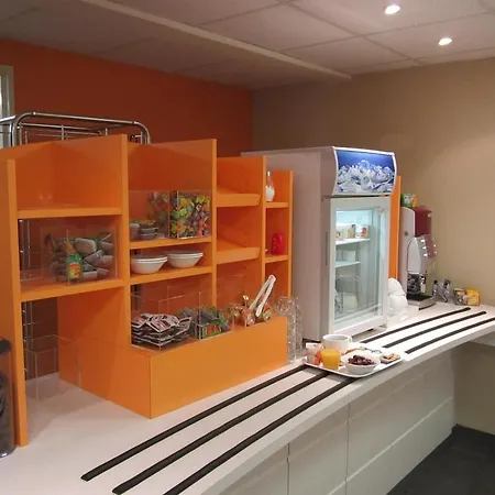 Hotel Campanile Est-bizanos 3*