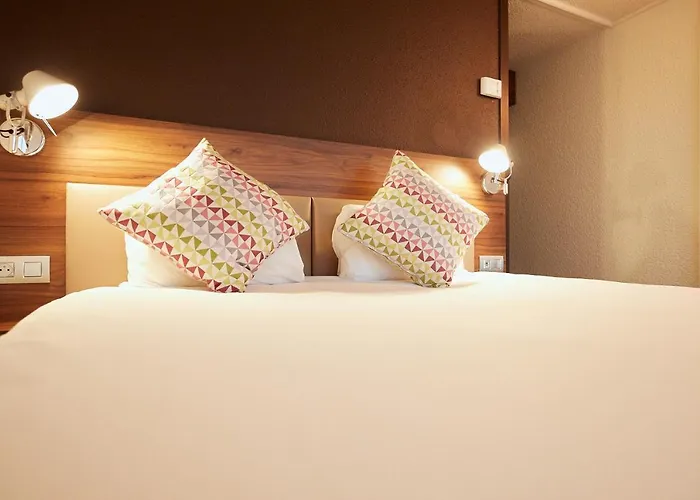 Campanile Est-bizanos 3* Pau