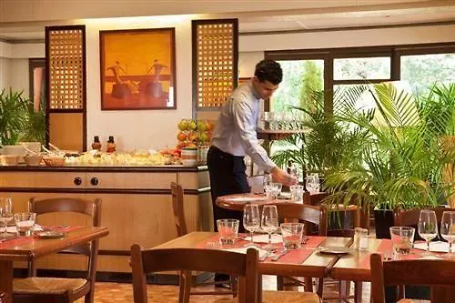 Hotel Campanile Est-bizanos 3*