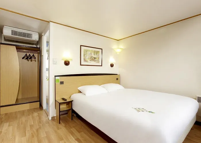 Hotel Campanile Est-bizanos 3*