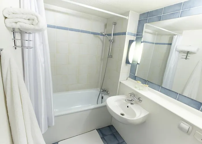 Campanile Est-bizanos Pau