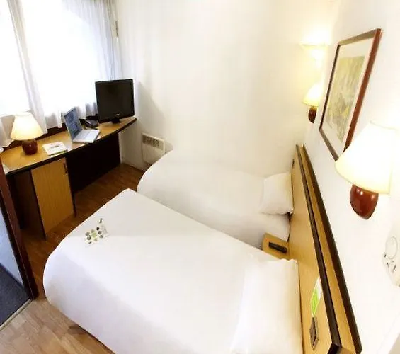 Campanile Est-bizanos Hotel 3*